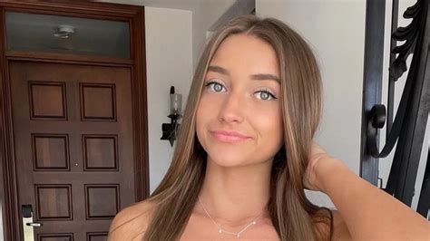 skylar mae age|Skylar Mae Bio, Age, Career, Net Worth, Boyfriend, Height, & More